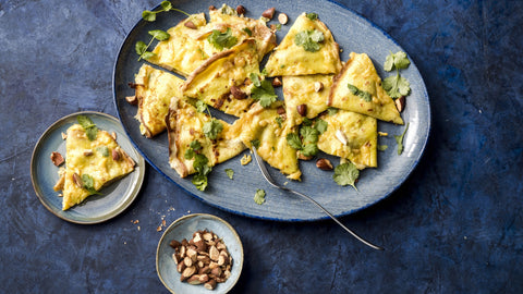 Gevulde currycrêpes met Belegen Polder, kip en amandelen